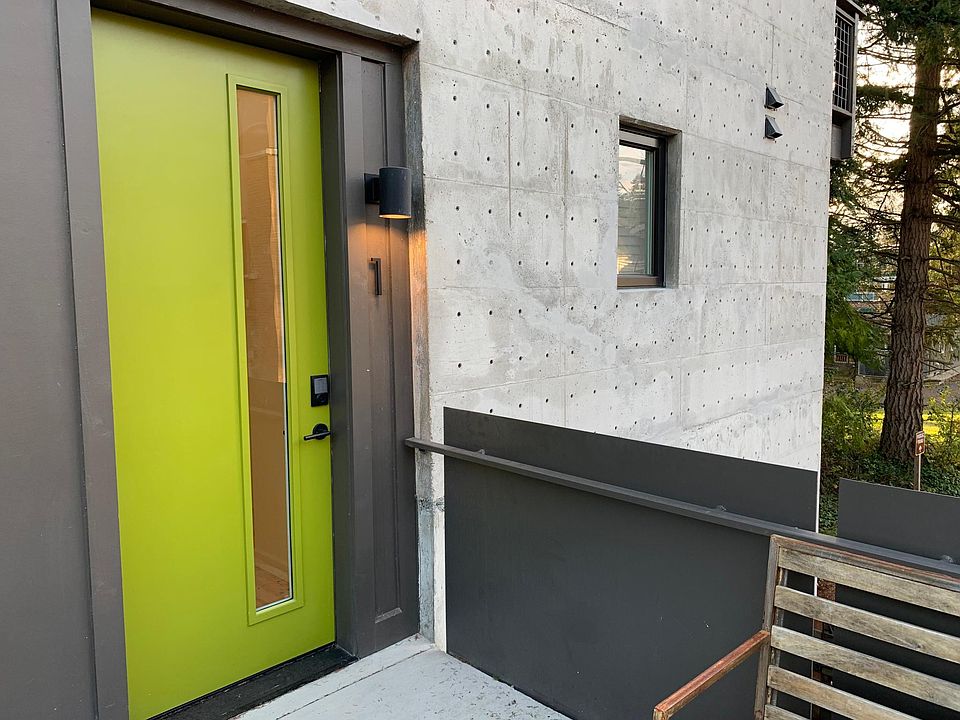1st image of 201 Madrona Way NE #1F
