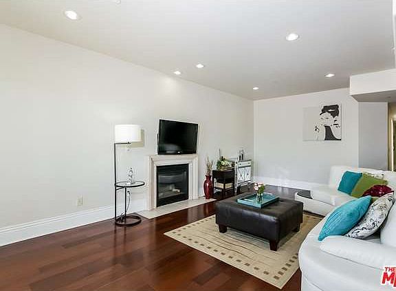 3rd image of 147 N Berendo St #302