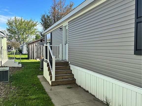 3rd image of 840 Nicole Ln