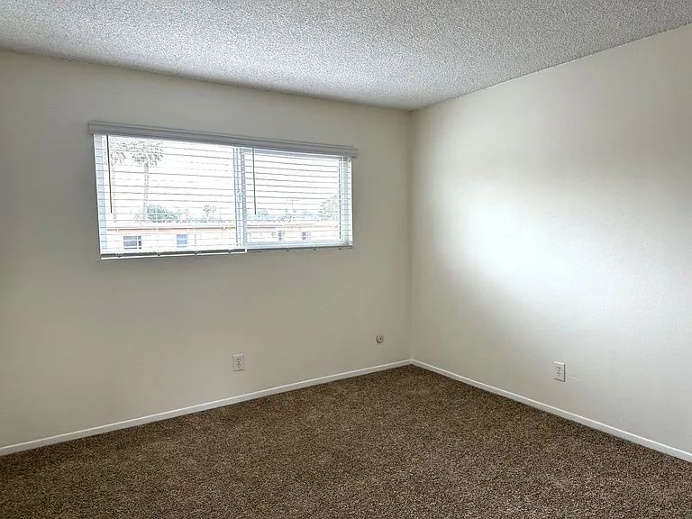 210 Quintard St — Photo 16