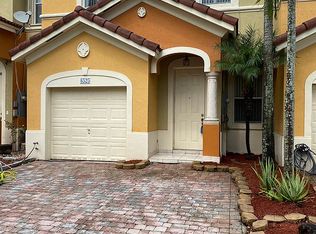 8525 SW 165th Pl, Miami, FL 33193