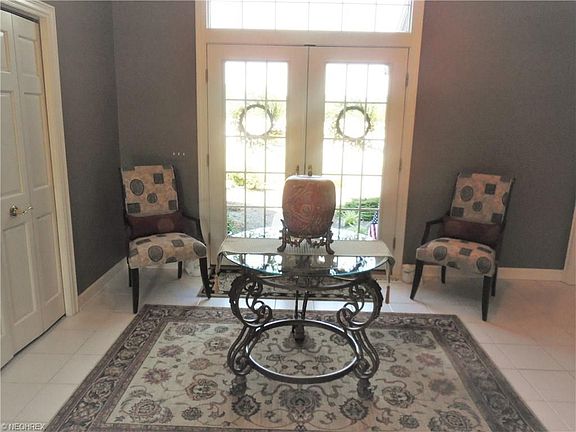 Inviting large Foyer Entry