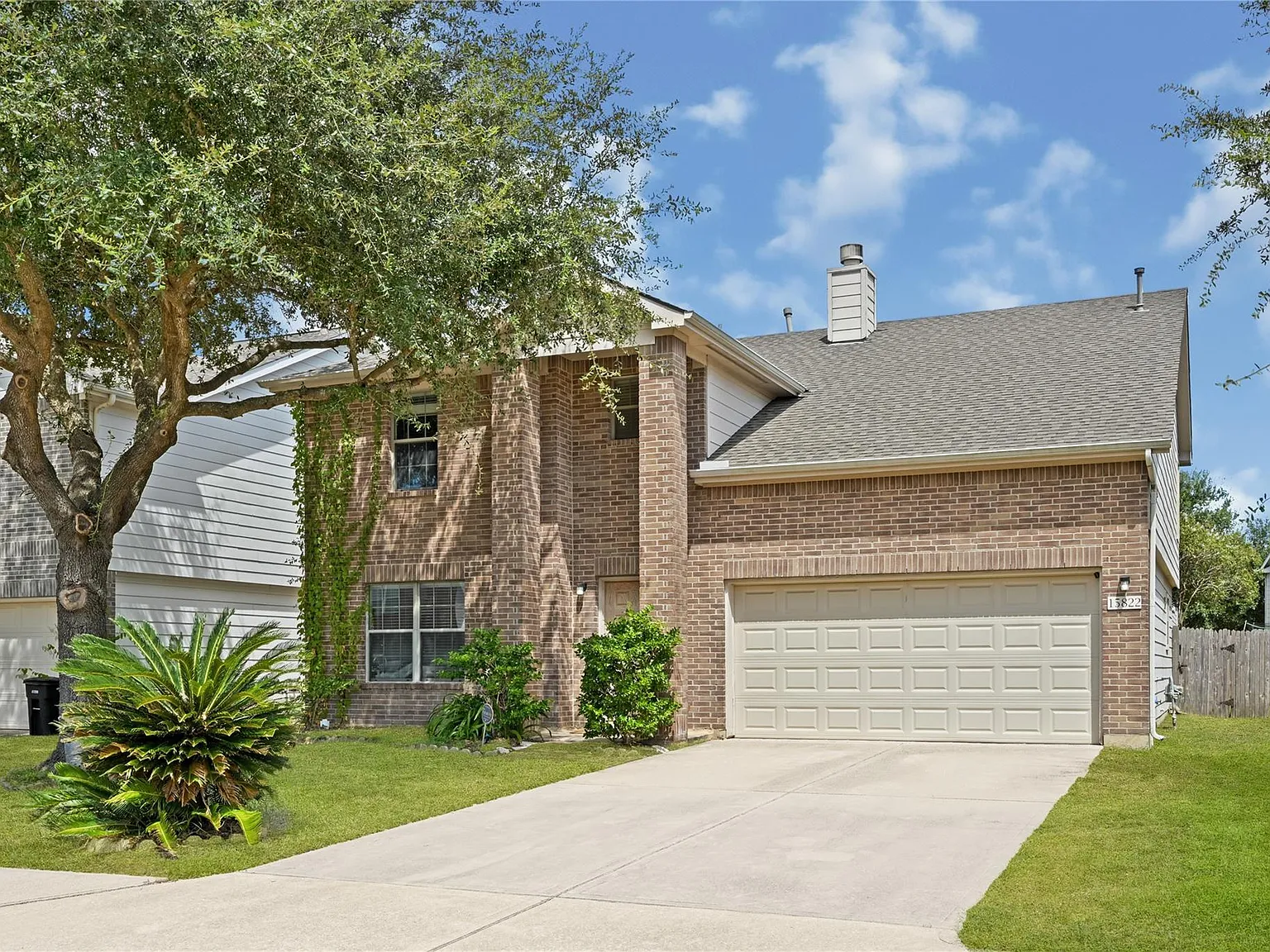 4 bed, 2.5 bath, 2508 sqft, $2,200 — Photo 2