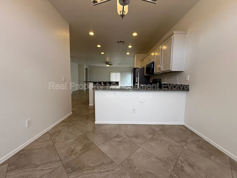 11913 W Jackson St — Photo 9
