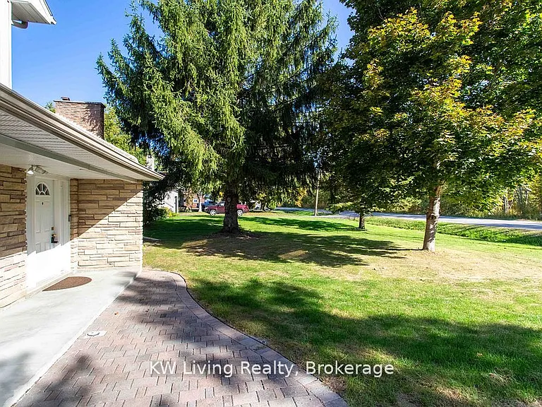 702 Lake Dr S — Photo 3