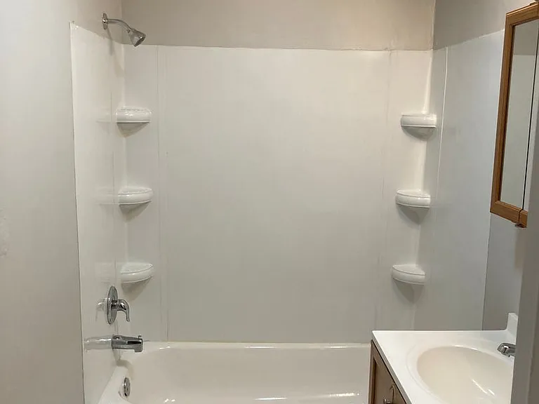 211 Southern Ave — Photo 5