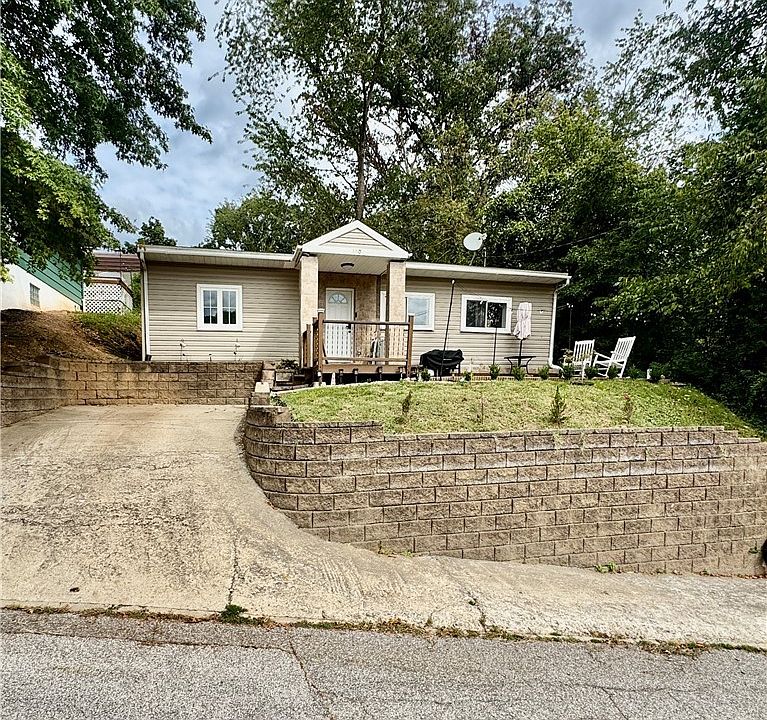 1st image of 100 Steele St
