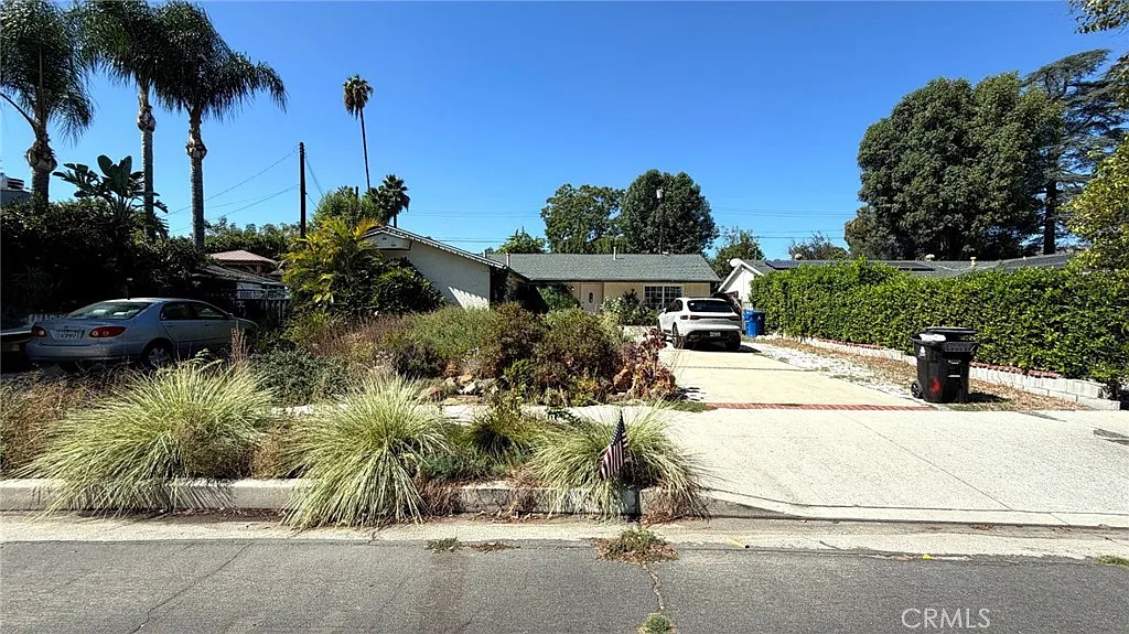 3 bed, 1354 sqft, $3,500 — Photo 2