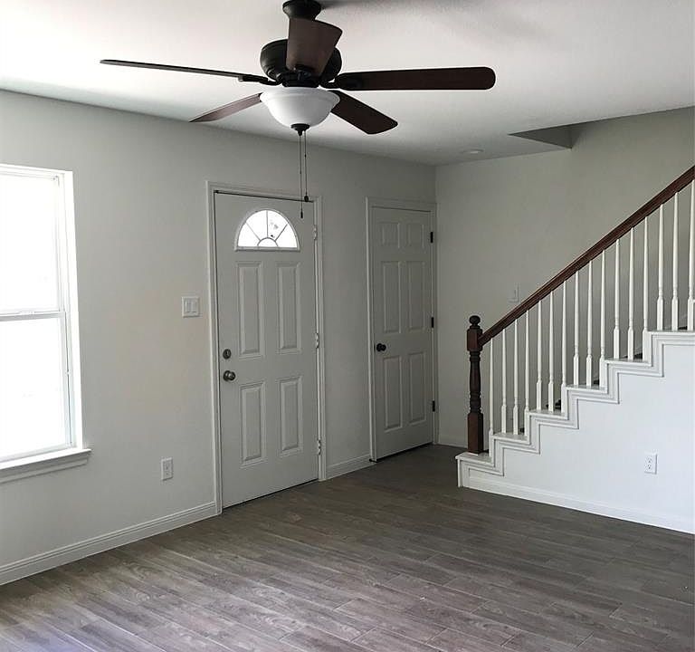 1st image of 219 Fairfax Ln