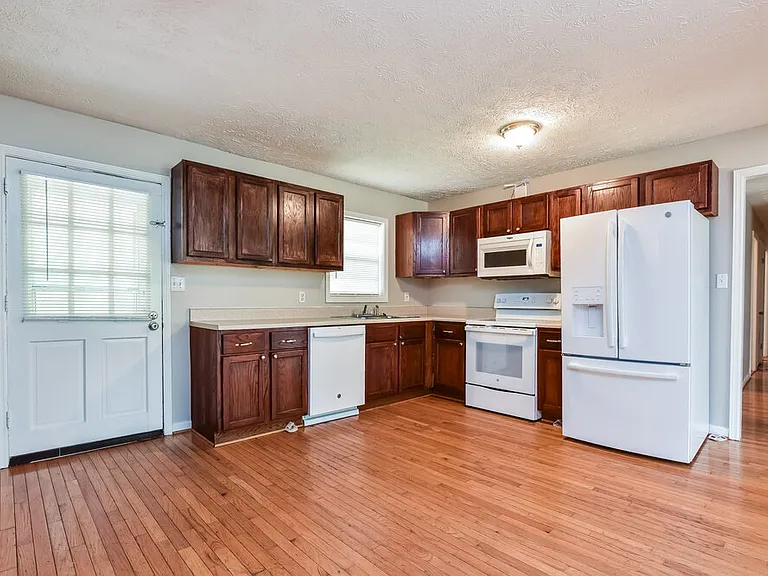 160 Swan Lake Dr — Photo 10