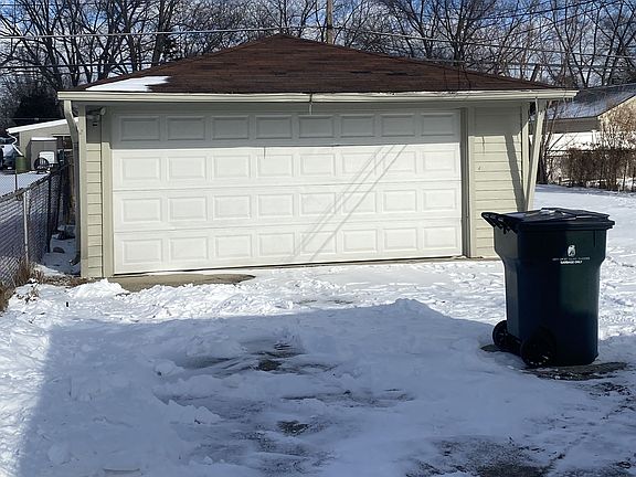 2nd image of 22521 Euclid St