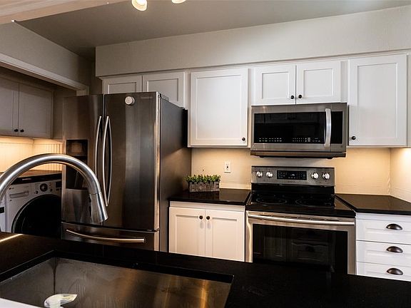 3rd image of 2118 Warnford Pl