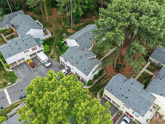 2nd image of 8521 Castle Pine Ct
