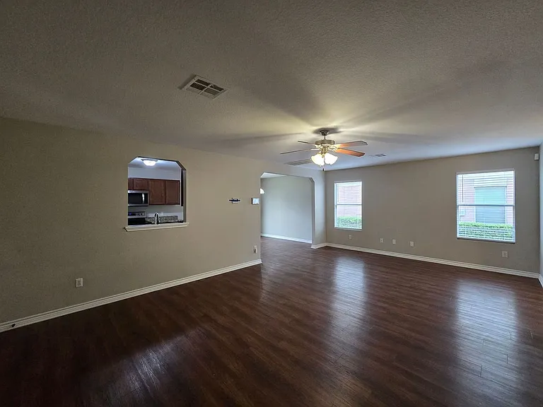 5302 Lyra Dr — Photo 11