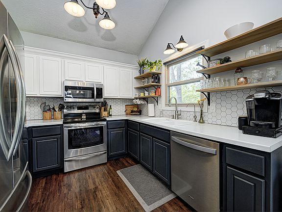 3rd image of 8426 Christiana Ln