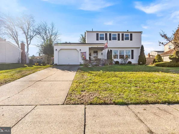 10 Hamilton Dr, Laurel Springs, NJ 08021
