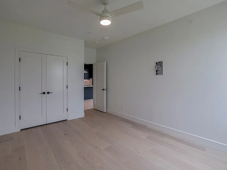 309 W Daggett Ave #207 — Photo 5