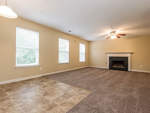 3rd image of 3747 Rosebud Park Dr