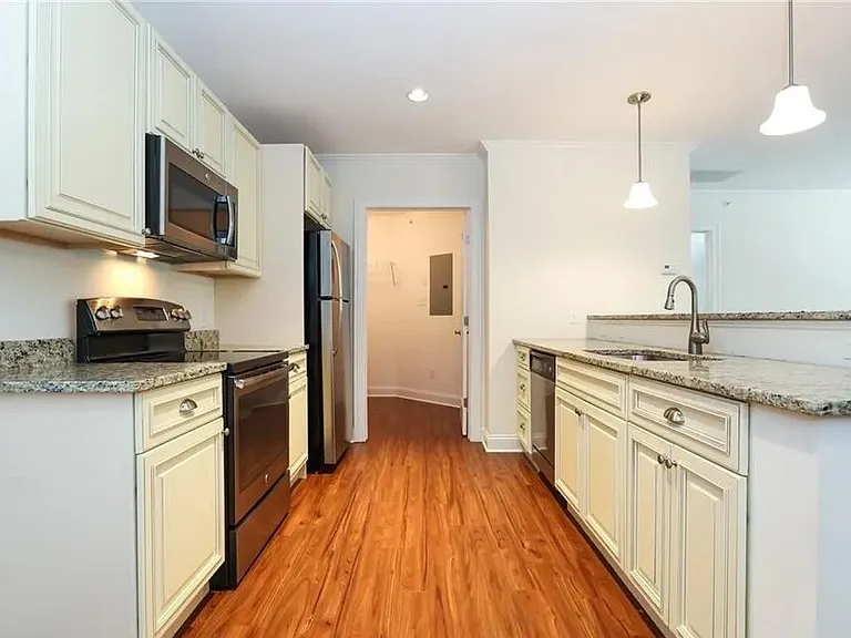 593 Main St #303 — Photo 2