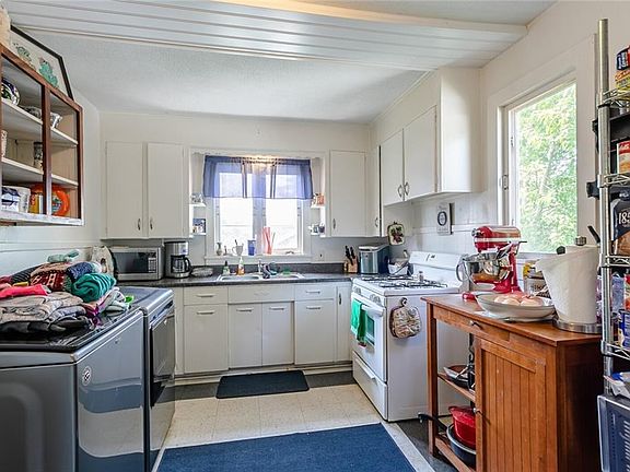 3rd image of 8 Wood St