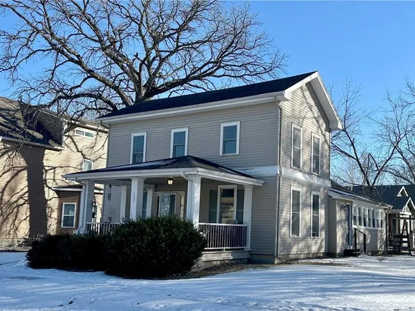 303 S Locust St, Ottawa, KS 66067