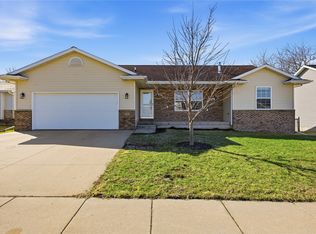 200 S Hillcrest Cir, Center Pt, IA 52213
