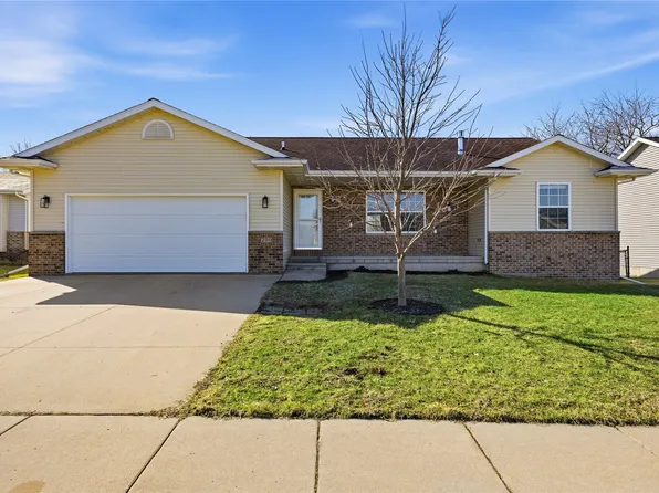 200 S Hillcrest Cir, Center Pt, IA 52213