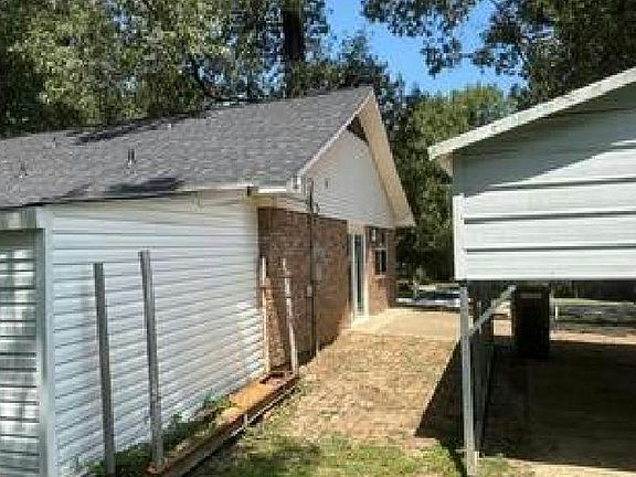 4th image of 910 Newitt Vick Dr