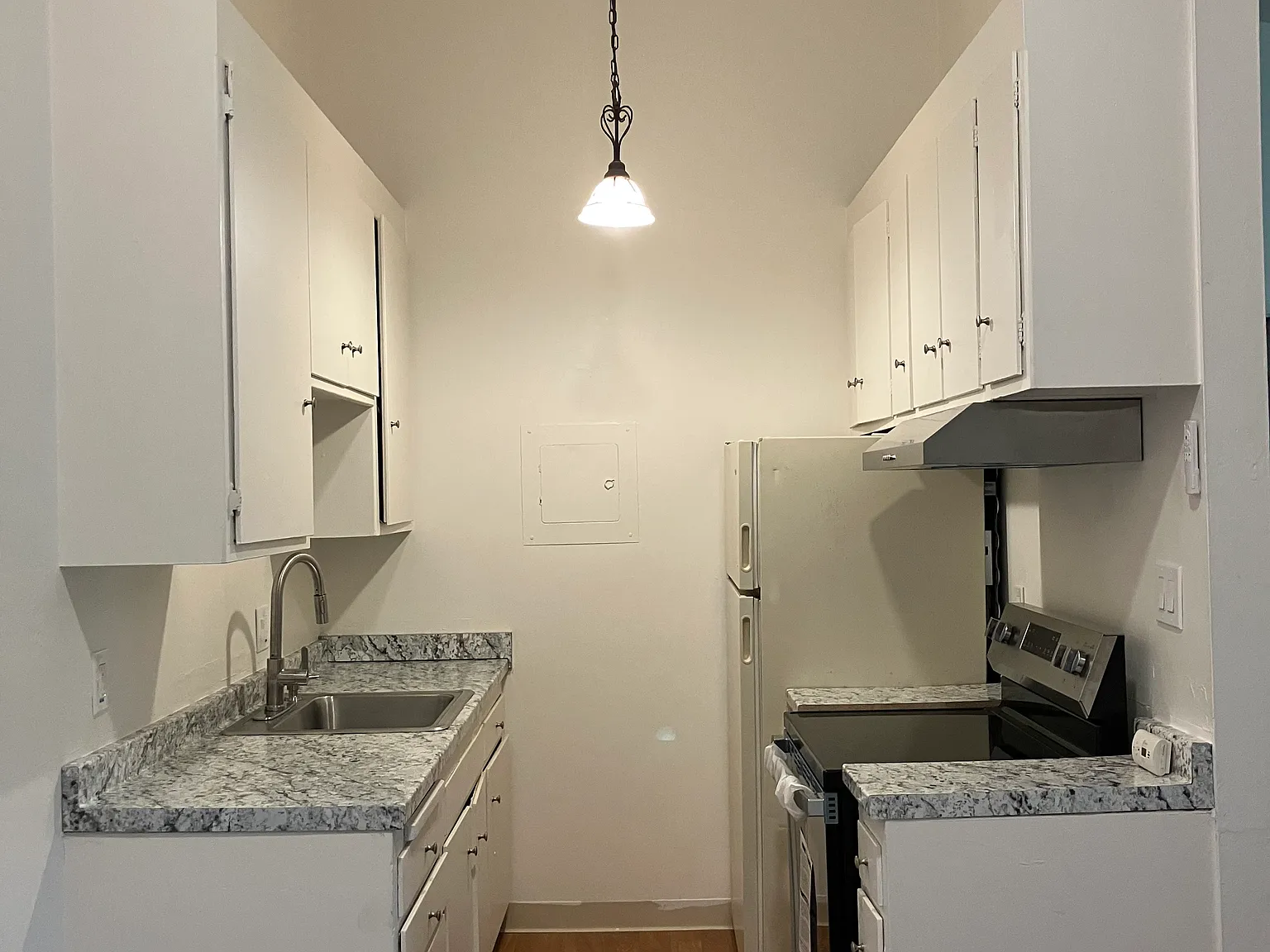 1 bed, 905 sqft, $1,385 — Photo 1