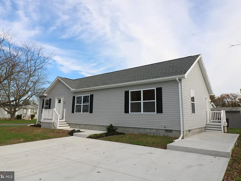 5 Welch Dr E — Photo 1