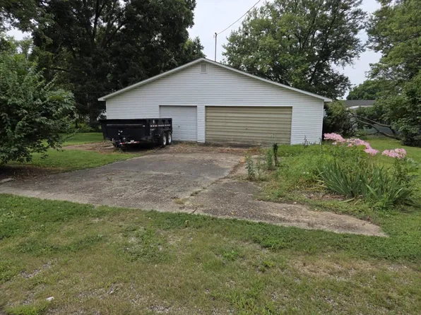 390 Mortimer St, Barry, IL 62312