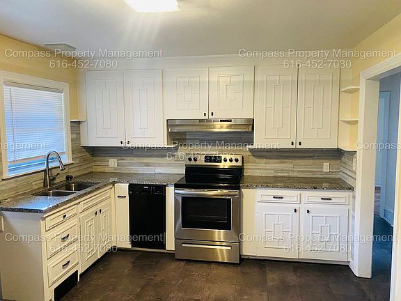 2nd image of 2543 Plainfield Ave NE
