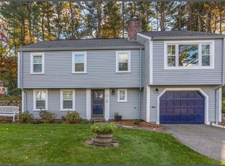 33 Locksley Rd, Lynnfield, MA 01940