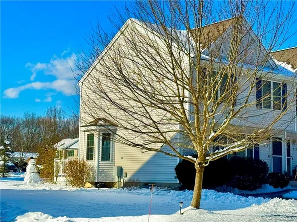 67 Steeple Chase Cir #1, Attleboro, MA 02703