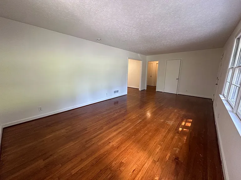 1604 McCall Dr — Photo 5