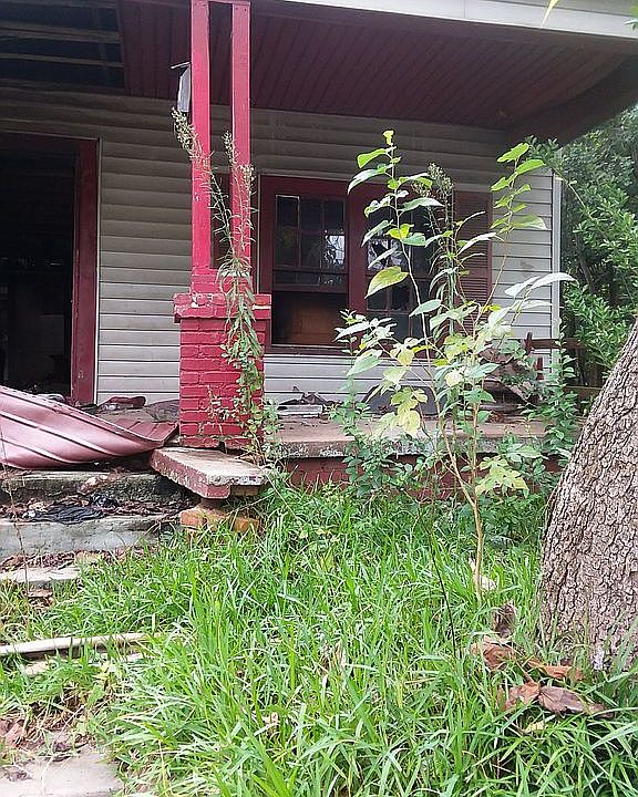 1st image of 2426 2nd St