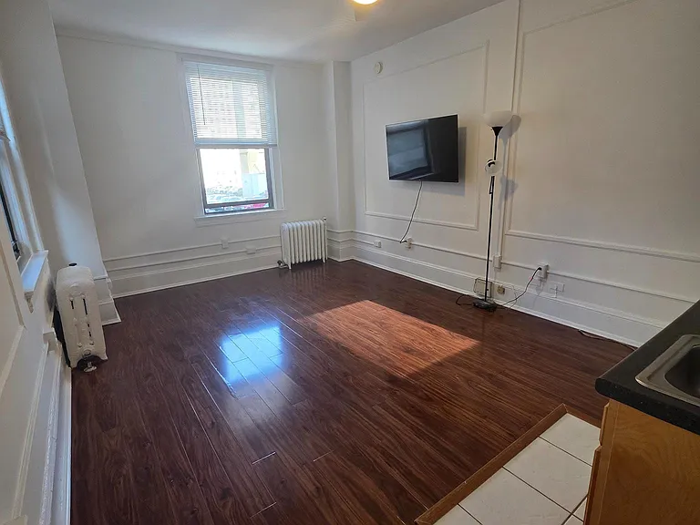 1324 Locust St #412 — Photo 6