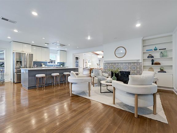 5th image of 2908 Perry Ln