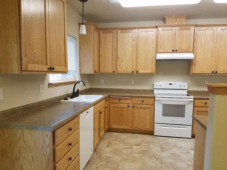 1050 SW Princeton Pl — Photo 10