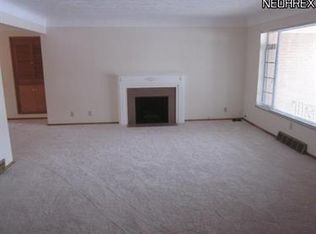 21145 Parkwood Ave, Fairview Park, OH 44126