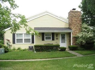 2636 Woodgate Dr, Saint Joseph, MI 49085