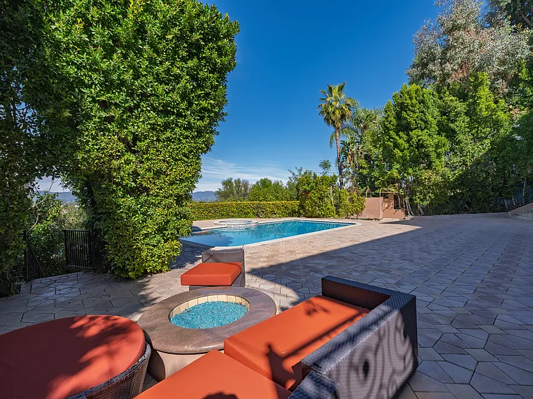 18047 Karen Dr — Photo 43