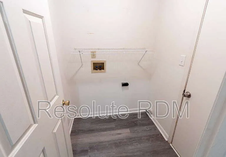 3826 Ireland Dr — Photo 18