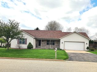 2165 Deer Haven Dr, Menasha, WI 54952