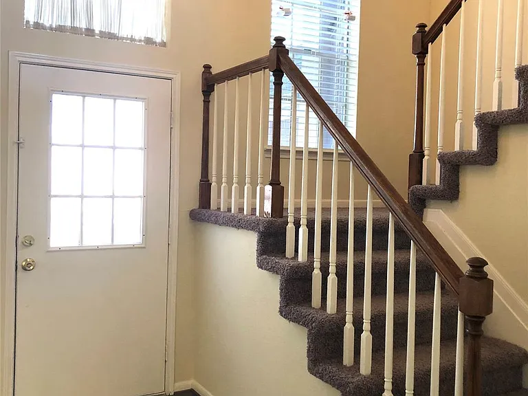 4819 Sunshine Dr — Photo 3