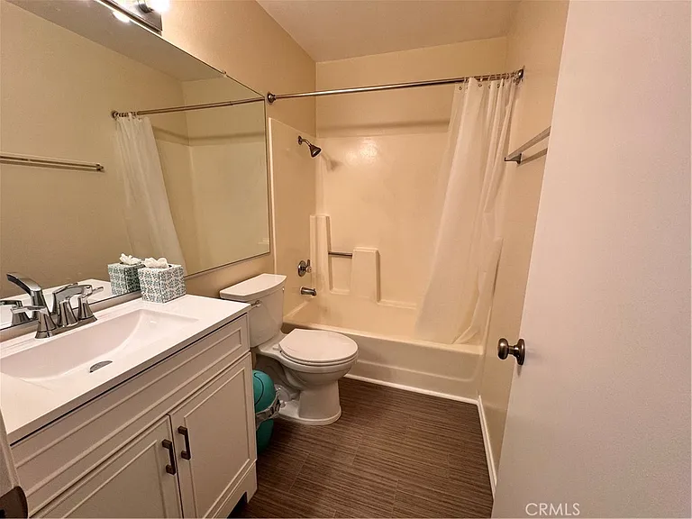 630 Bridgeport Cir #8 — Photo 8