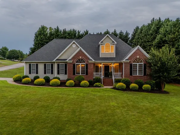 735 Brookdale Dr, Greer, SC 29651