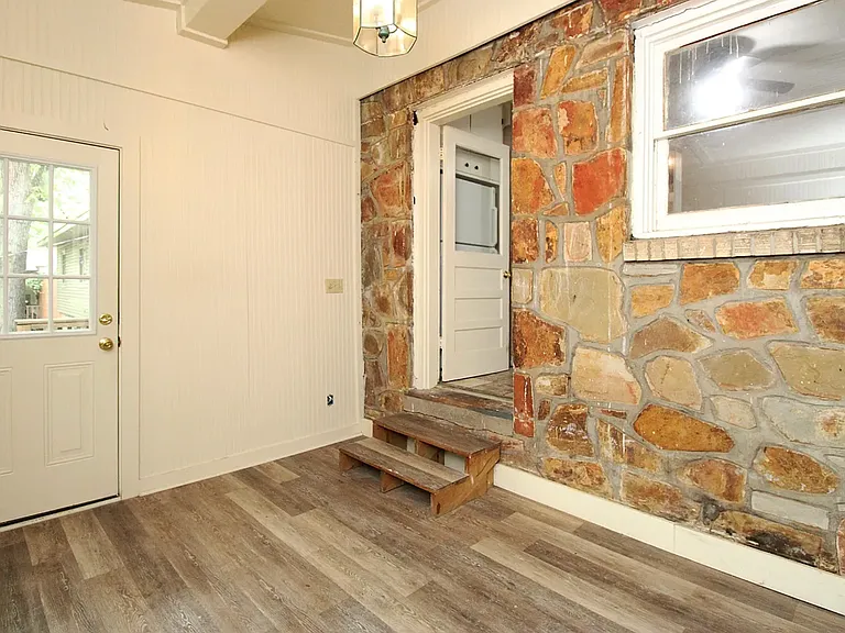 212 Goshen Ave — Photo 10