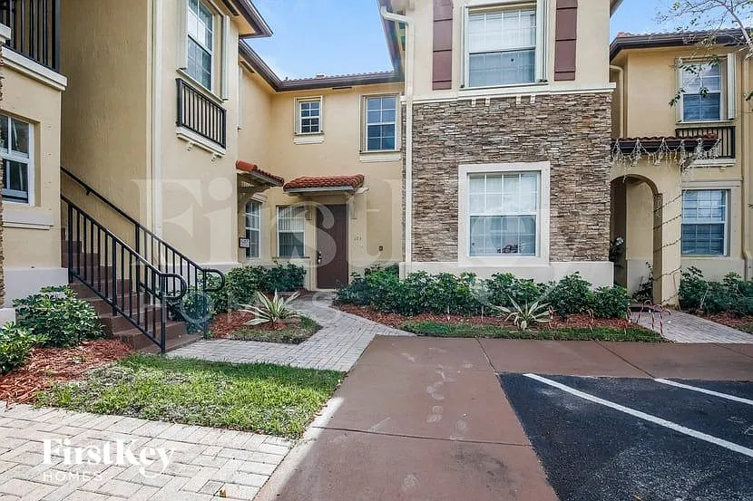 3 bed, 3.0 bath, 1234 sqft, $2,960 — Photo 2