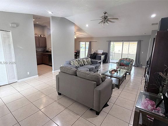 5th image of 5356 NW 93rd Ter